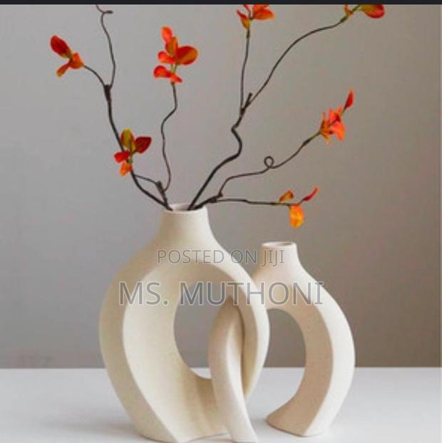 Classy Ceramic Snuggle Interlocking Vase Home Decoration - thumbnail 2