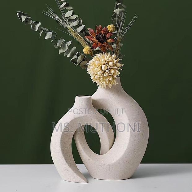 Classy Ceramic Snuggle Interlocking Vase Home Decoration