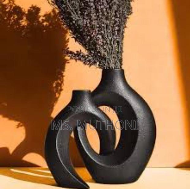 Classy Ceramic Snuggle Interlocking Vase Home Decoration - thumbnail 3