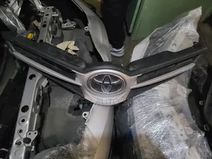Auris 2014 Grille