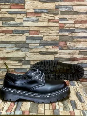 Dr. Martens Plain Black Size 40-45