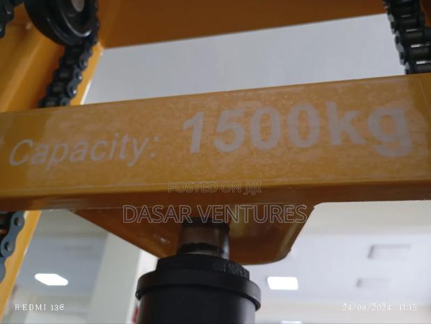 Manual Stacker / Forklift 1.5tonnes - thumbnail 4