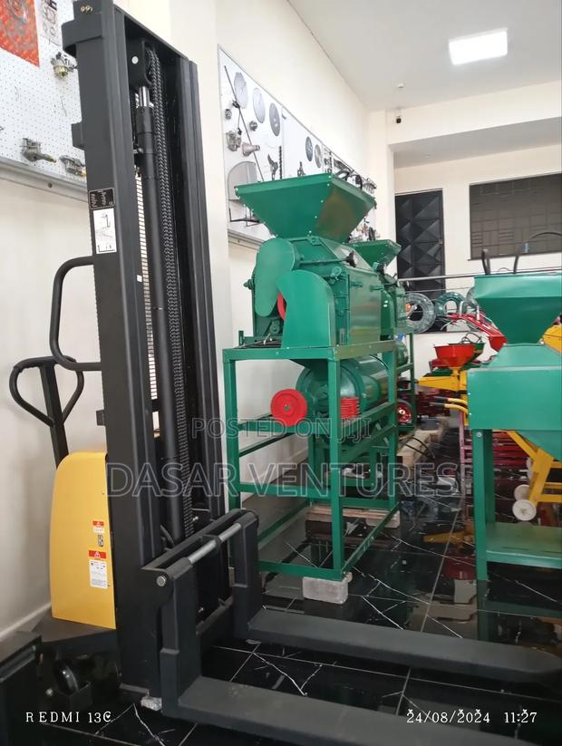 Stacker Semi Electric 1.5tonnes, 3.5m Height - main view