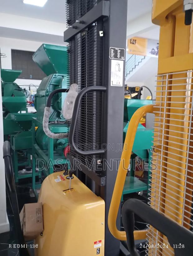 Stacker Semi Electric 1.5tonnes, 3.5m Height - thumbnail 4