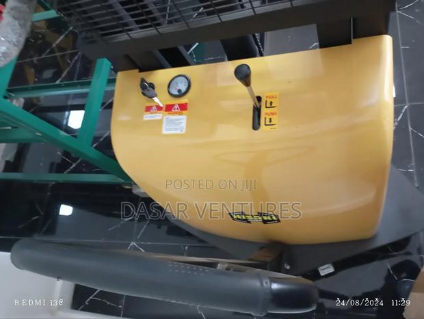 Stacker Semi Electric 1.5tonnes, 3.5m Height - thumbnail 6