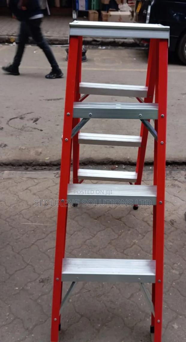 Double-Sided Fibreglass 4 Steps Ladder Heavy Duty - main view
