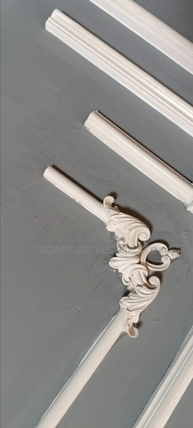 Decorative P.U. Corner Bead Flower Moldings.