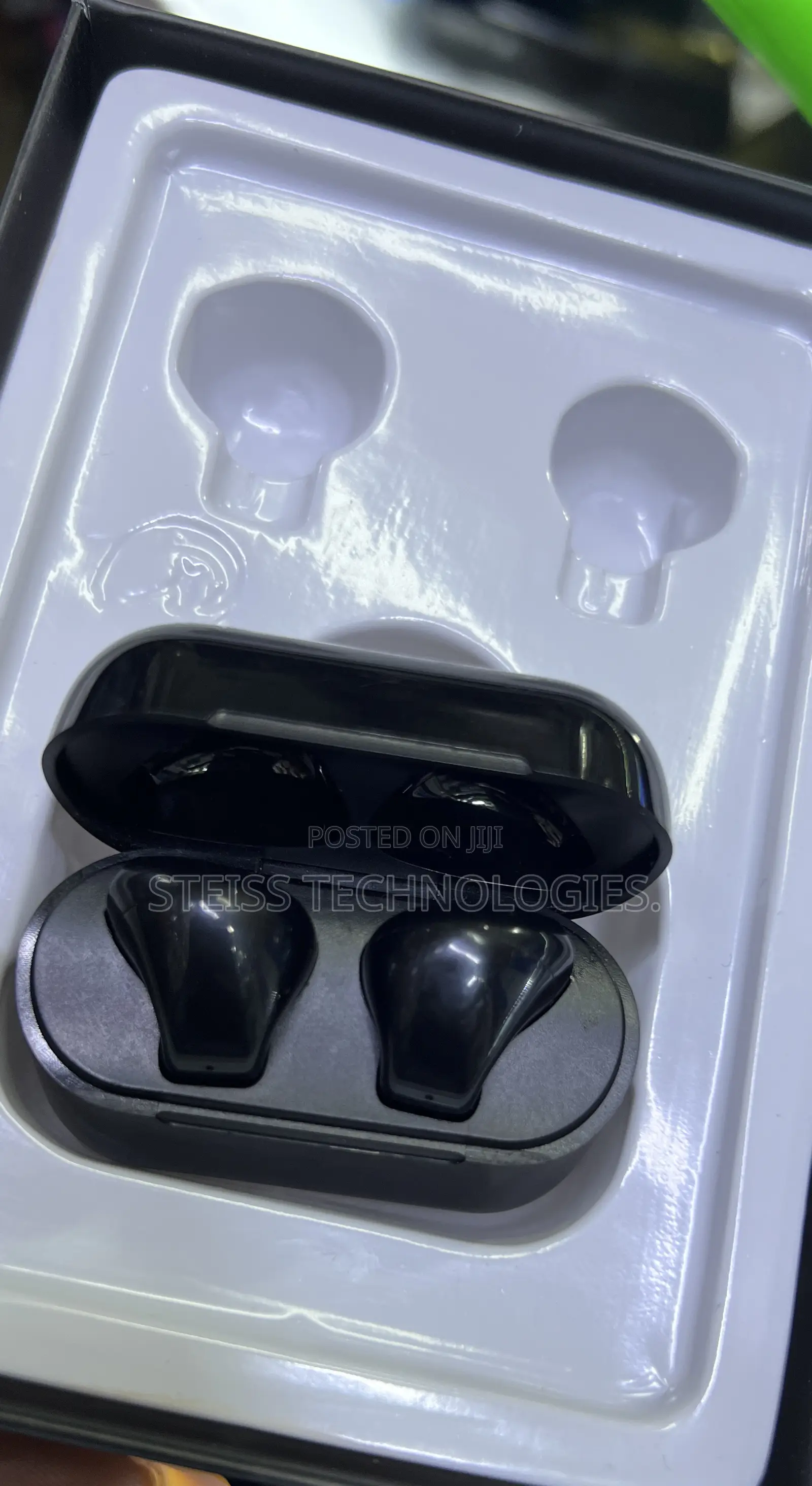 Black Pro 5s Airpods