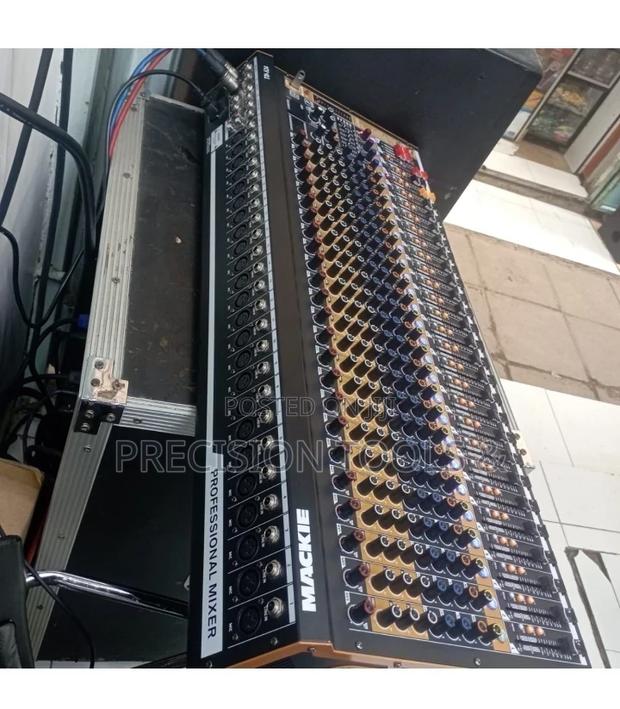 Mackie Plain Mixer 24channel