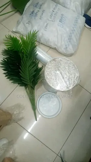 Palm Plus Vase and Stones White