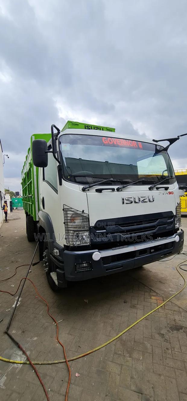 FVR Truck Isuzu 2024 White - main view