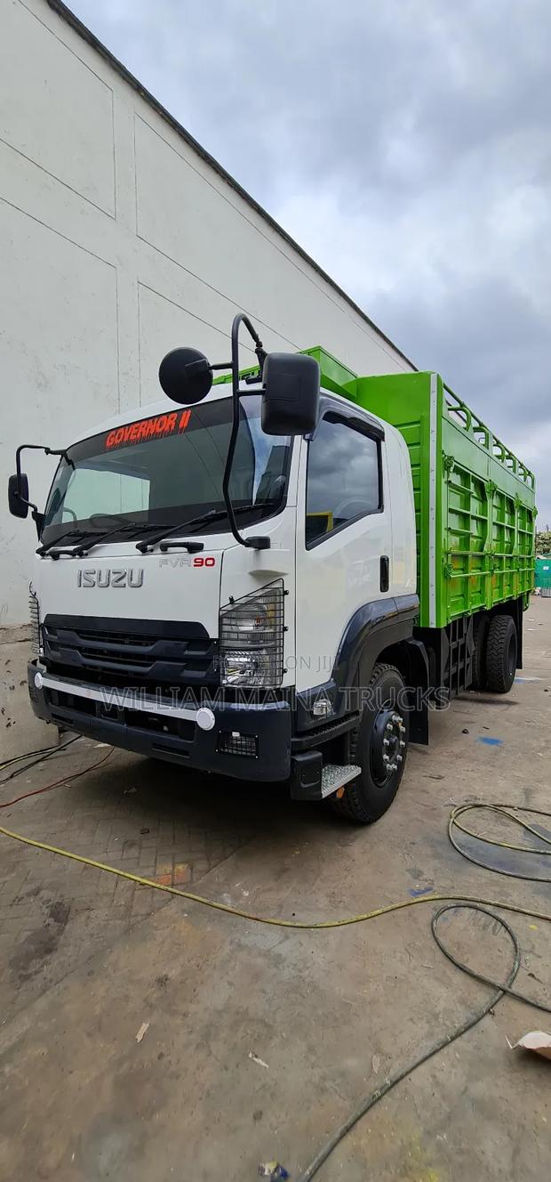 FVR Truck Isuzu 2024 White - thumbnail 2