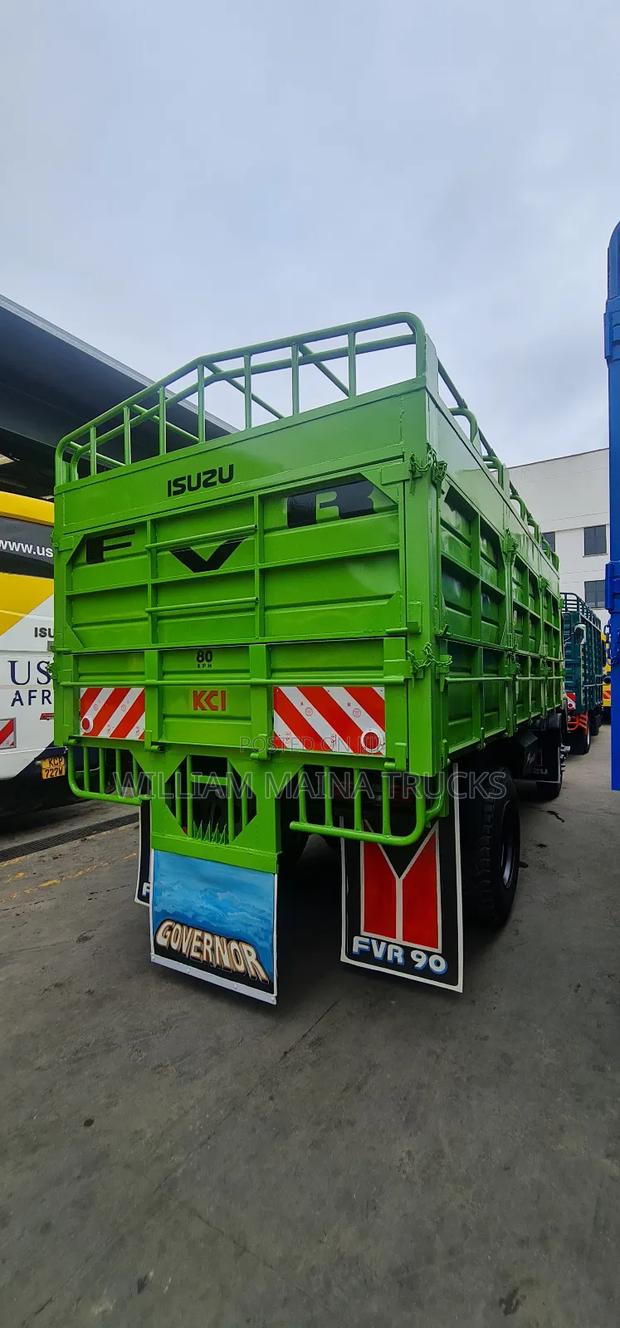 FVR Truck Isuzu 2024 White - thumbnail 5