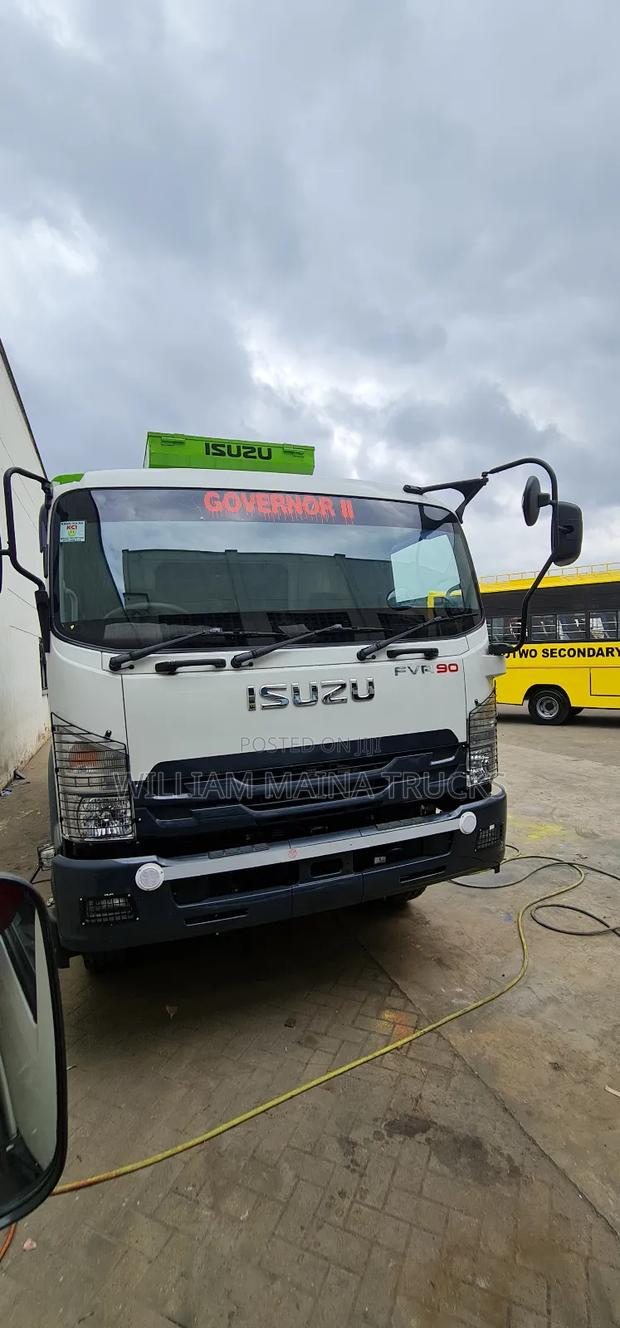 FVR Truck Isuzu 2024 White - thumbnail 7