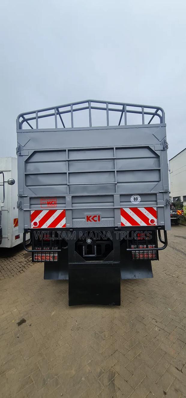 FVZ L.W.B ( Long Chassis ) 2024 White - thumbnail 4