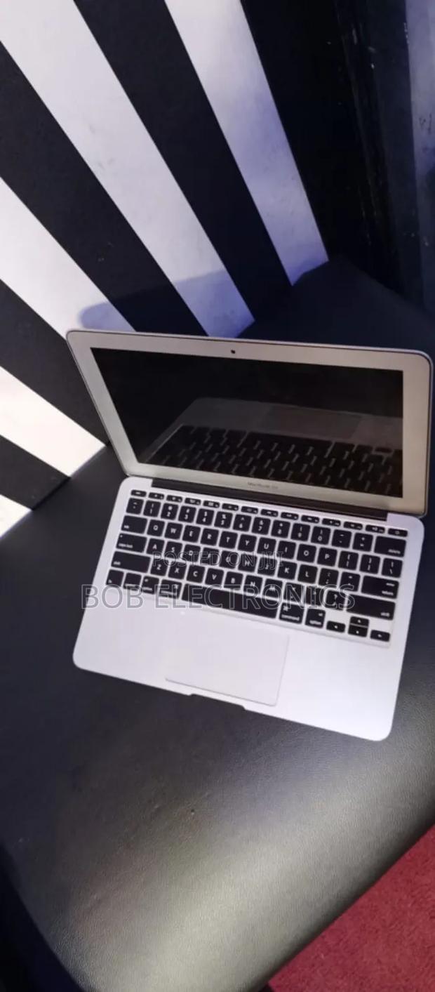 Laptop Apple MacBook 2012 4GB Intel Core I5 SSD 60GB - main view