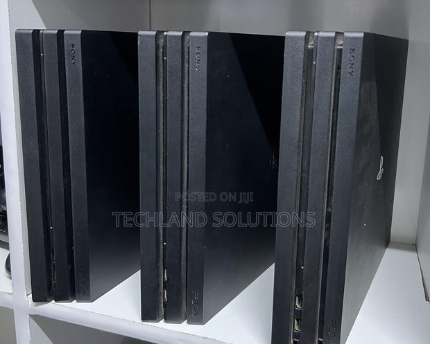 Playstation 4 Pro - main view