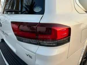 Toyota Land Cruiser 4.6 V8 GXR 2017 Pearl