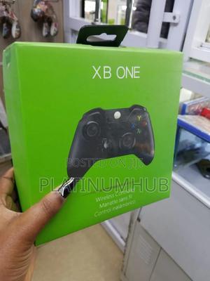 X Box One Controller - thumbnail 2