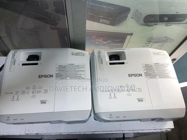 -Epson _Powerlite 955W at Projector