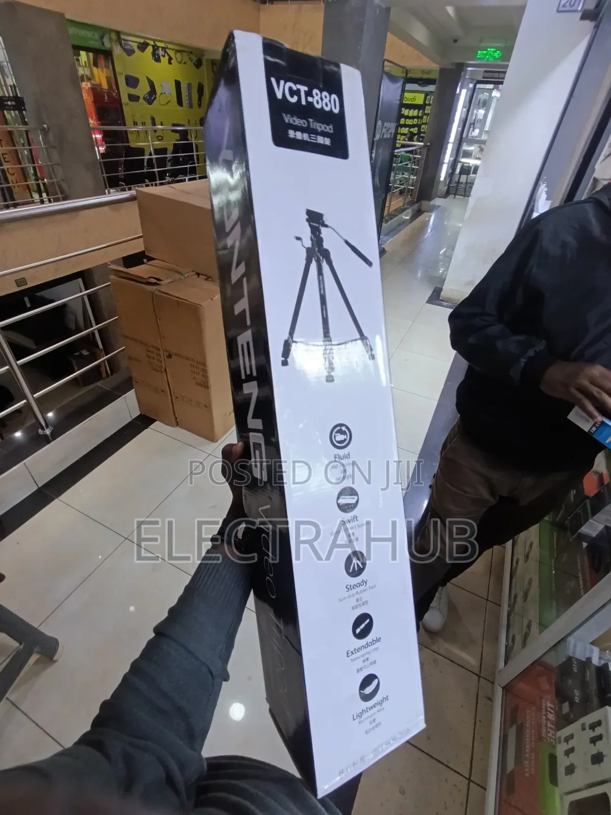 Yunteng VCT 880 Tripod New Sealed in a Shop