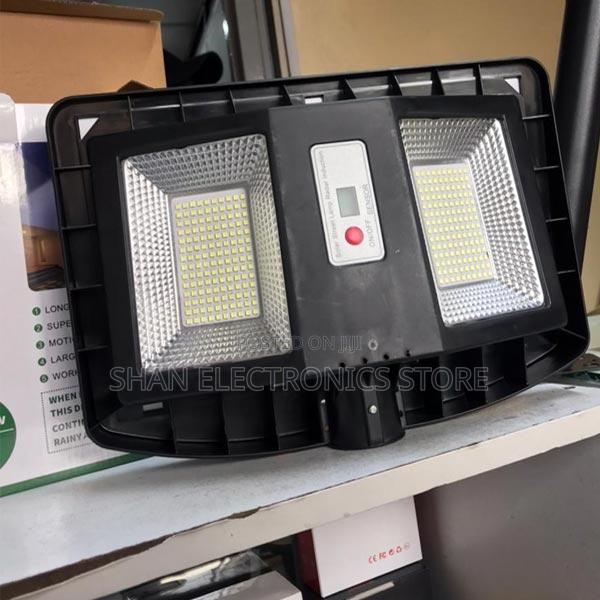 BRIGHT AND WIDE SHINING Cclamp Solar Street Lamp 200watts