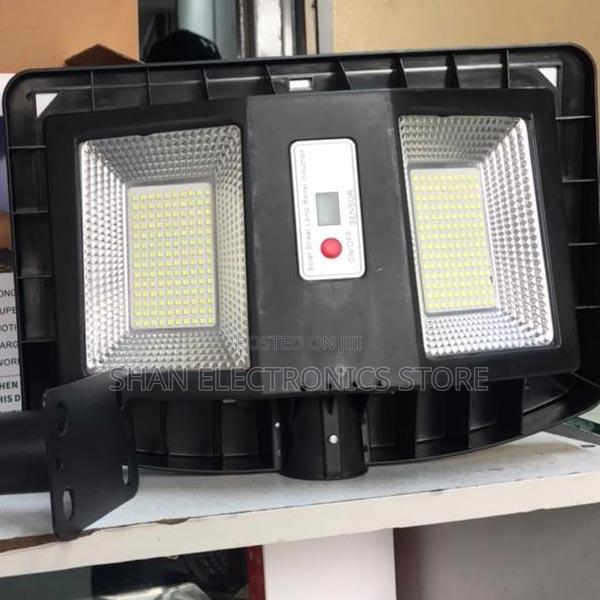 Street Lamps on Offer-Solar Double Streetlight 200w