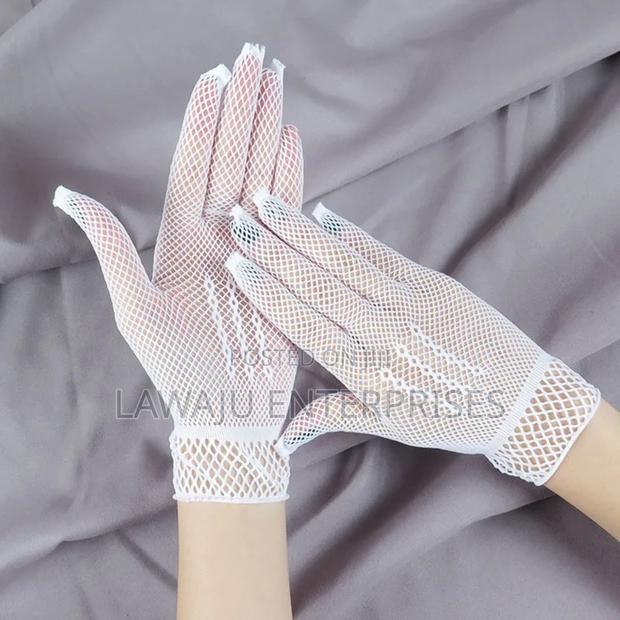 White Lace Gloves - main view