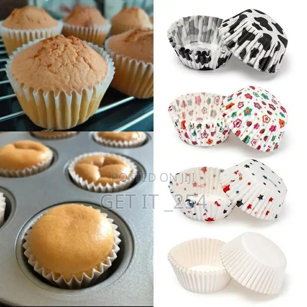 *Multicoloured Disposable Cupcakes Paper Inserts - main view