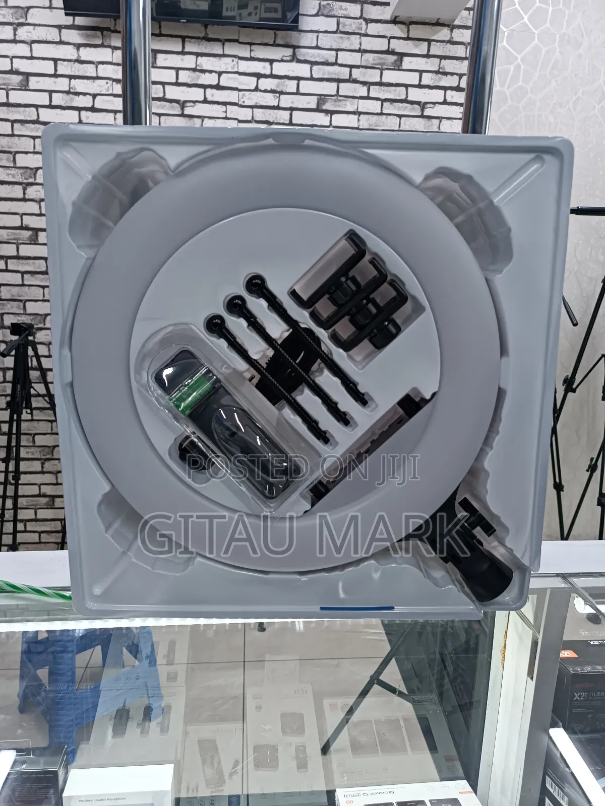 14 in Ringlight RL 14 Plus Stand