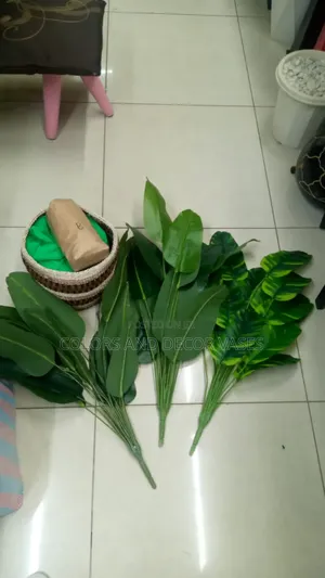 1 Artificial Plant With 1 Basket With Pebble Stones