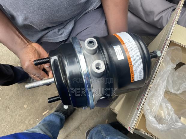 Middle Brake Booster FVZ 34 Genuine Isuzu Part - main view