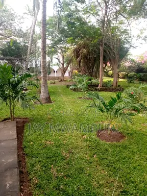 Furnished 8bdrm Villa in Casurina, Town Centre for sale