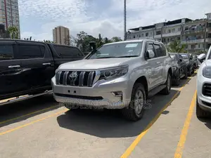 Toyota Land Cruiser Prado 2.8 2017 Silver