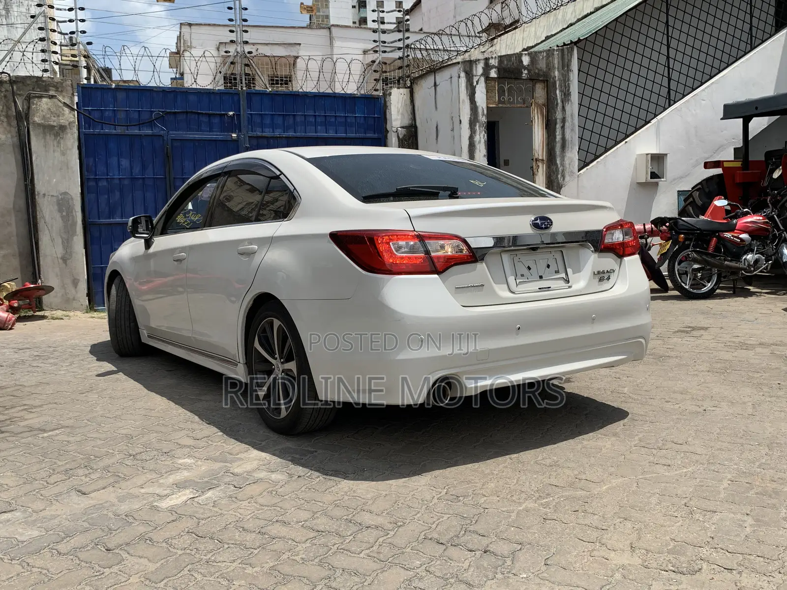 Subaru Legacy 2.5i Limited AWD 2017 Off white