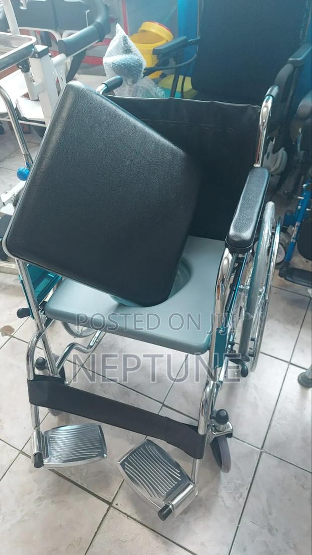 Standard Wheelchair (Commode)