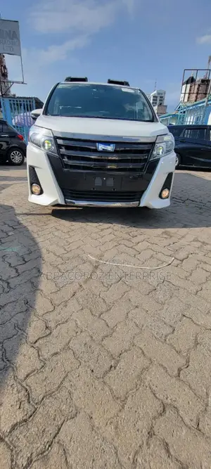 Toyota Noah 1.8 FWD Hybrid (7 seater) 2017 White