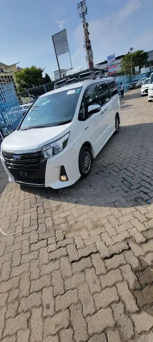 Toyota Noah 1.8 FWD Hybrid (7 seater) 2017 White