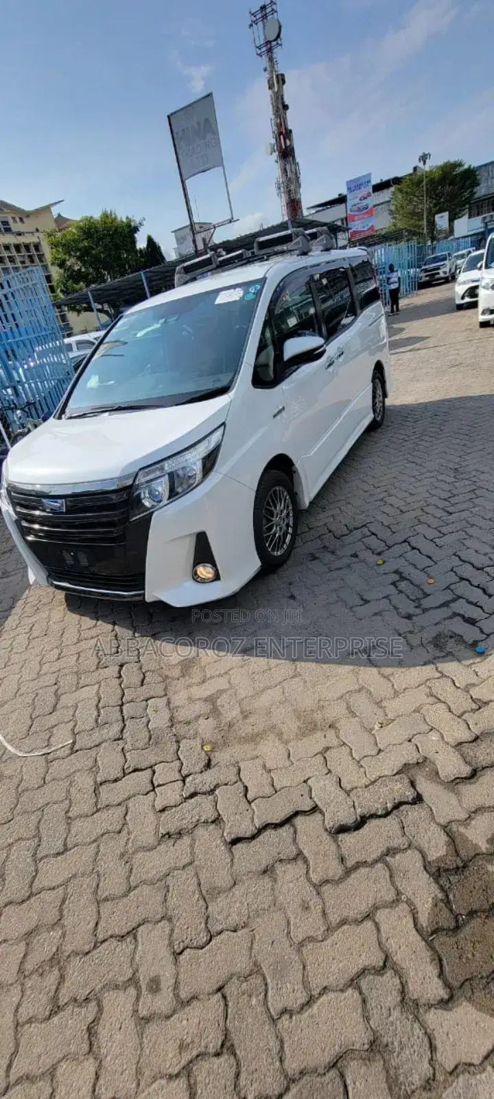 Toyota Noah 1.8 FWD Hybrid (7 seater) 2017 White