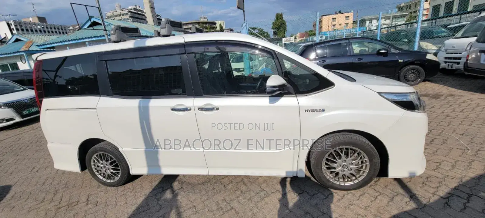 Toyota Noah 1.8 FWD Hybrid (7 seater) 2017 White
