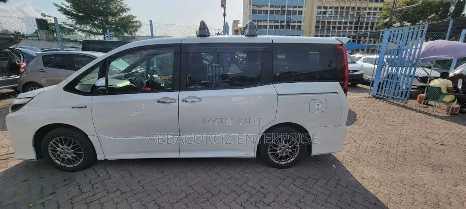 Toyota Noah 1.8 FWD Hybrid (7 seater) 2017 White