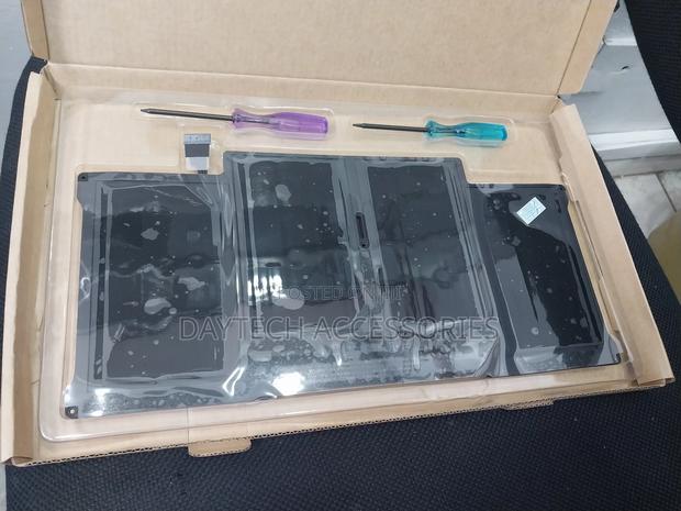 Apple Macbook A1496 Battery - main view