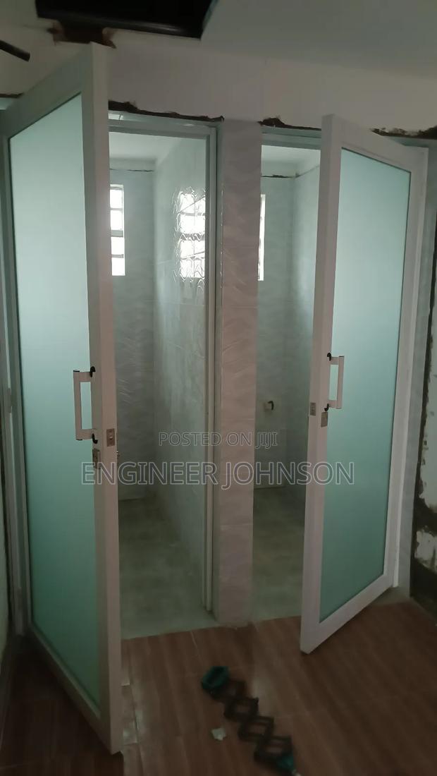 Toilet Doors - thumbnail 3