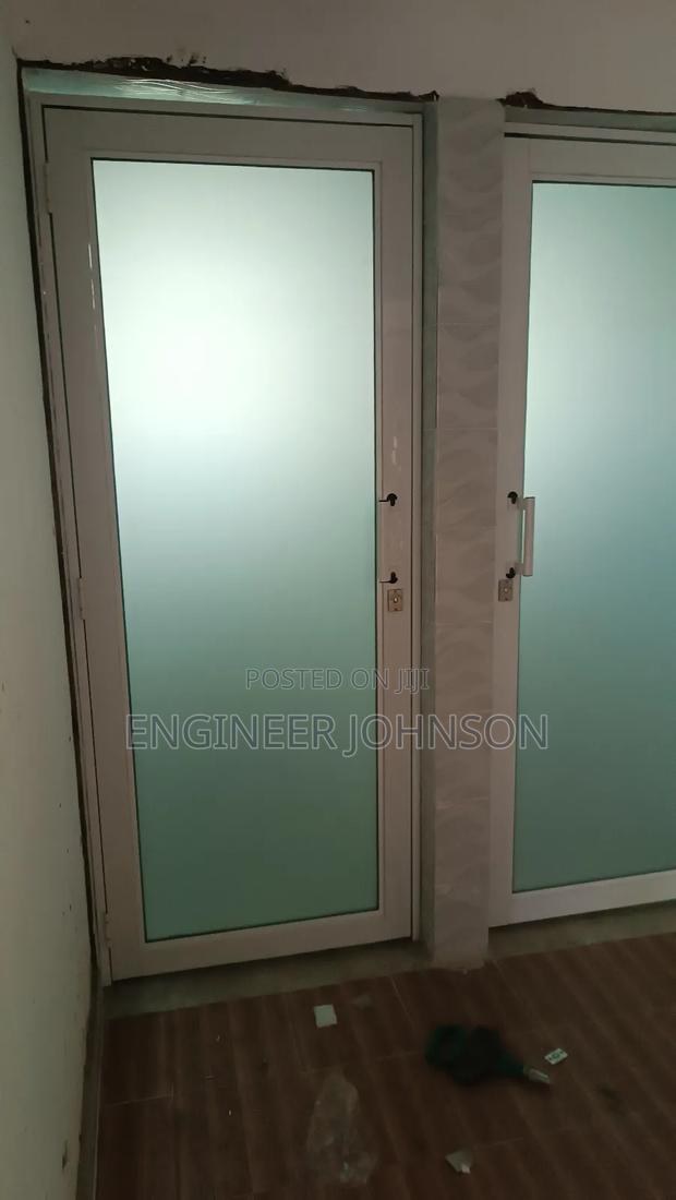 Toilet Doors - thumbnail 4