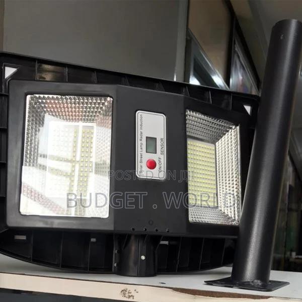 Long Working Hours- 200 Watts Solar Powered Street Light - main view