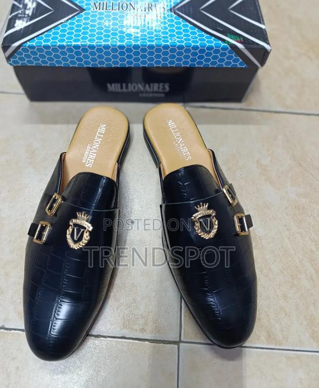 Official Mules 
Sizes 39-45
2800/=