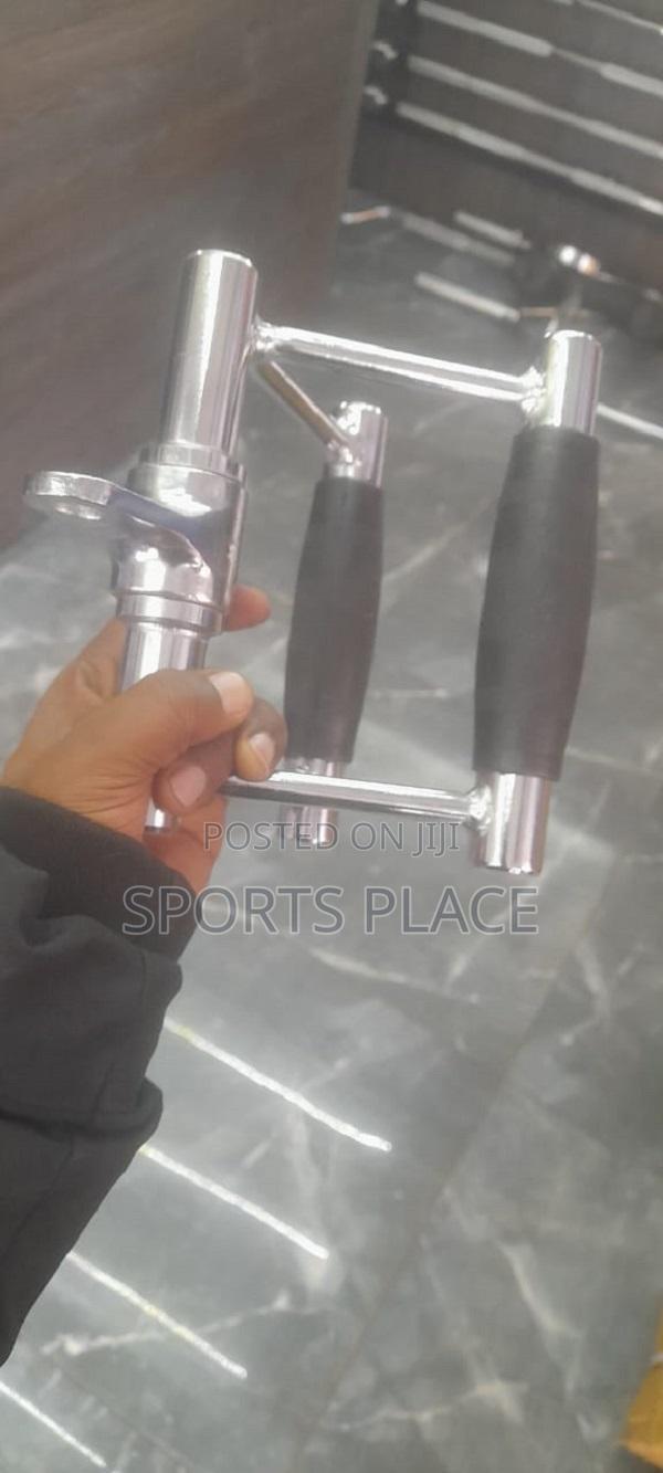 Gym Cable Attachment Vshaped Seated Row Bar With Rubber Grip - thumbnail 3