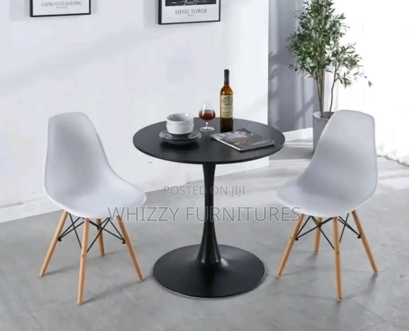 Round Dinning Table and Chairs