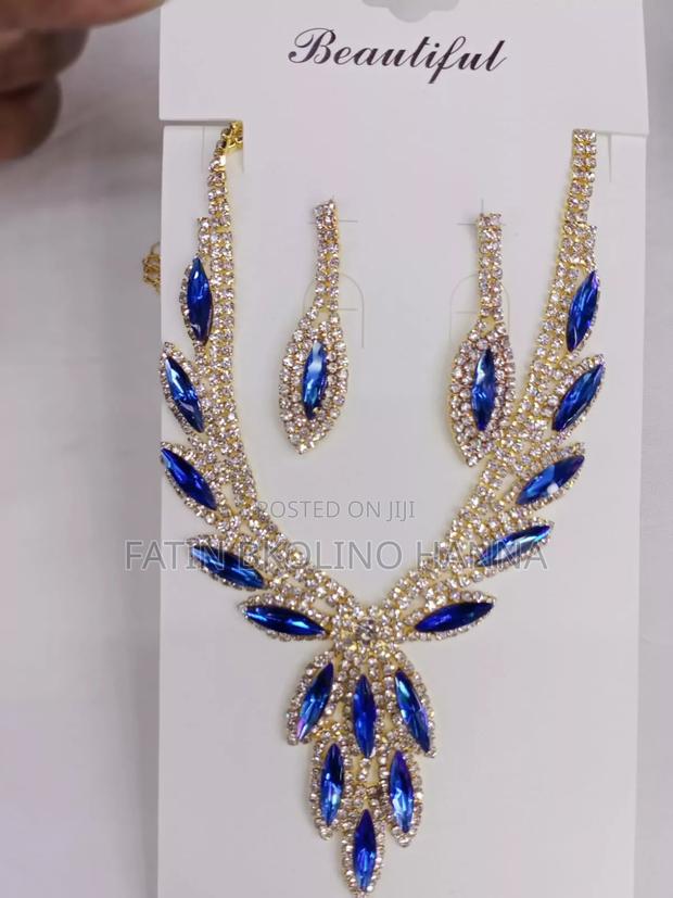 Pretty Necklace Set - thumbnail 2