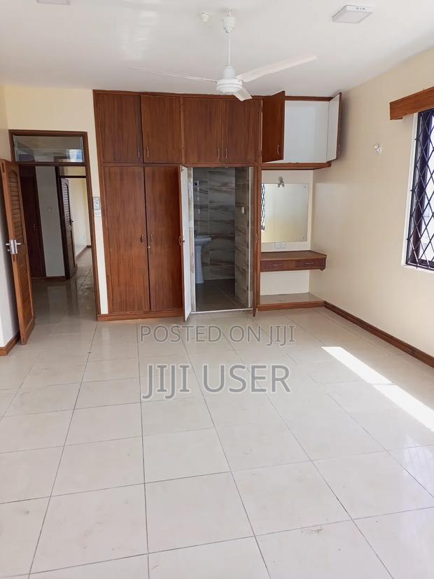 3bdrm Apartment in Kizingo for rent - thumbnail 4
